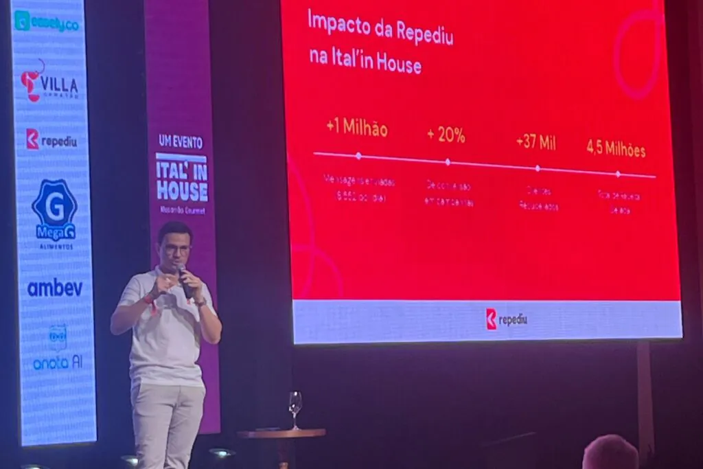 Fernando, CEO da Repediu palestrando no evento - Repediu no Ital'in Con 2025